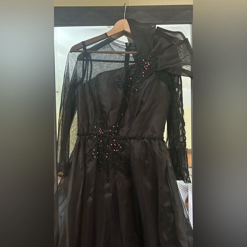 Elegant Black One-Shoulder Dress with Beaded Details